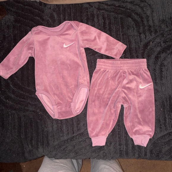 Nike Kids Pink Bodysuit and Pants Set - Picture 3 of 5